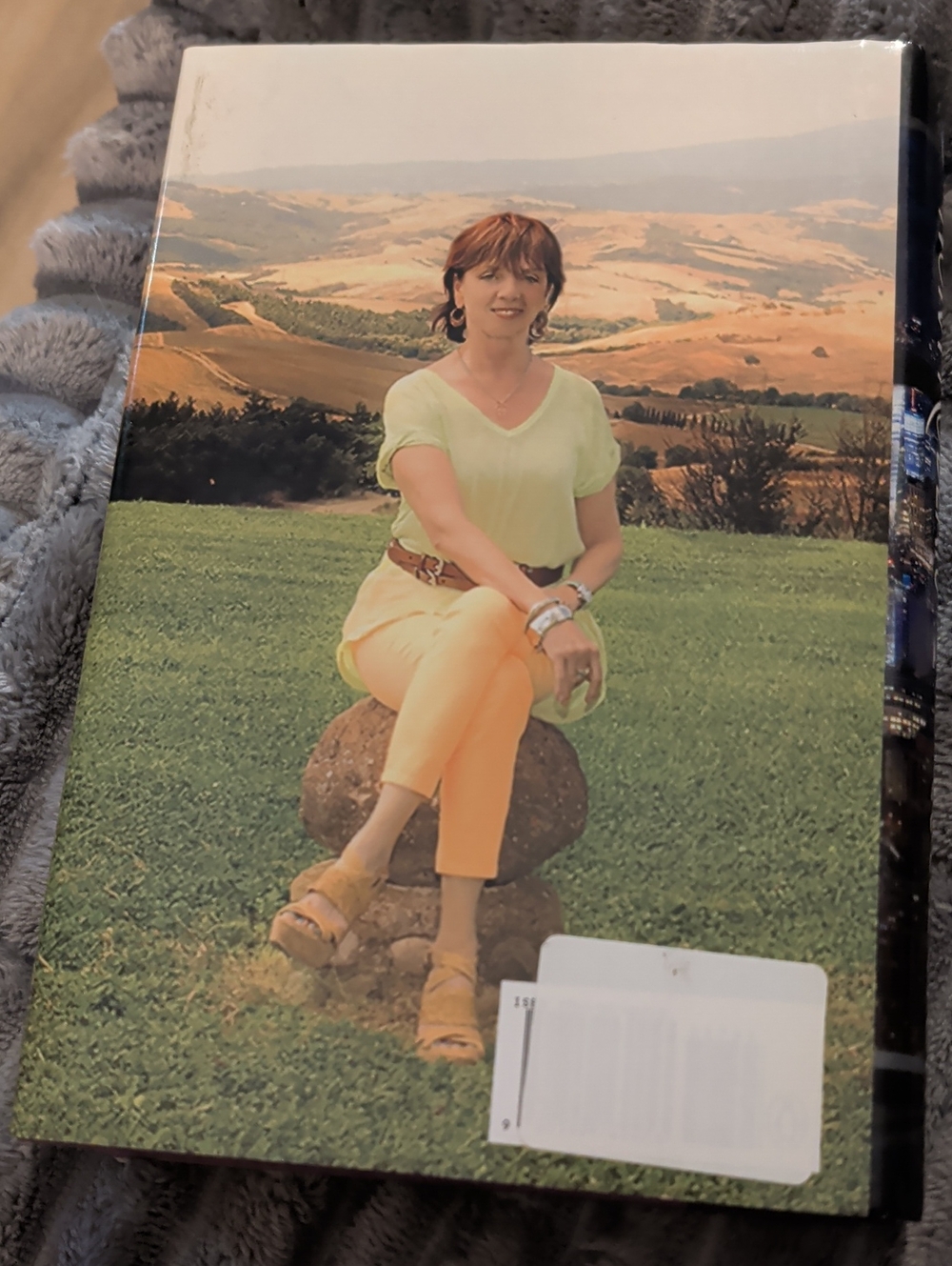 3 for $10 Nora Roberts "The Collector" Hardcover Book - Picture 2 of 2